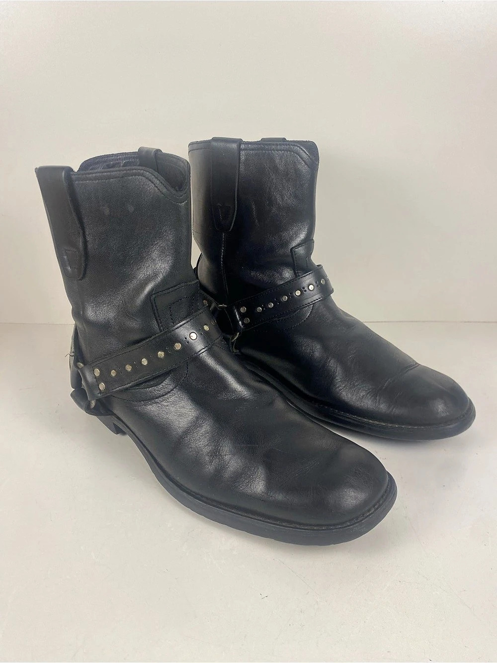 Bed|Stu Studded Black Leather Pull On Ankle Boots